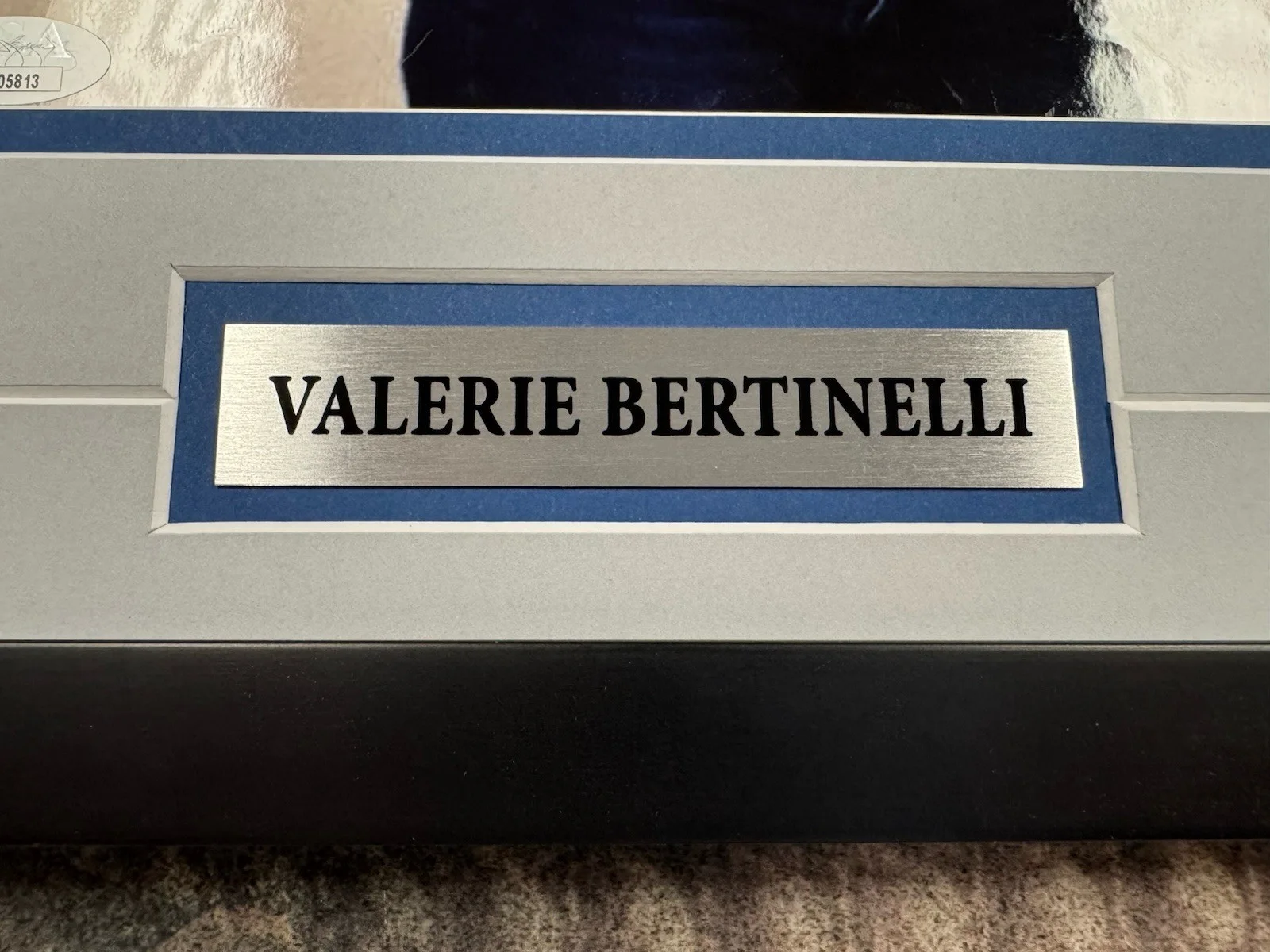 Valerie Bertinelli Signed 8x10 Photo Jsa Auto Custom Framed Actress Model, image 3