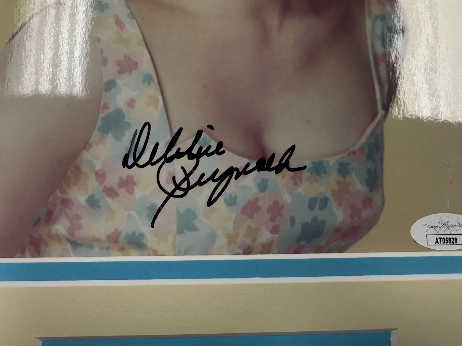 Debbie Reynolds Signed 8x10 Photo Jsa Auto Custom Framed Actress, image 2