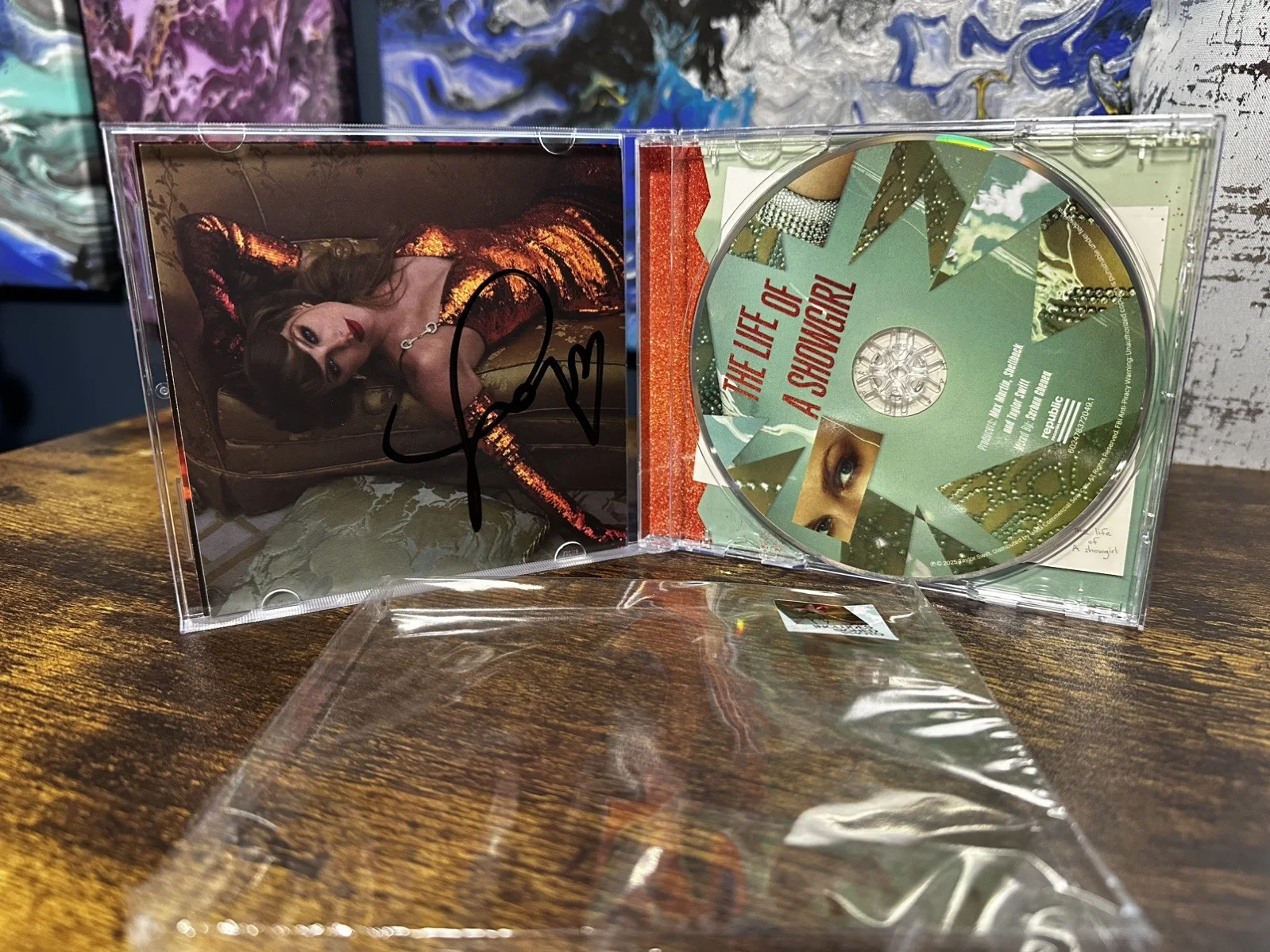 Taylor Swift The Life Of A Showgirl CD w/Hand Signed Photo 2, изображение 3