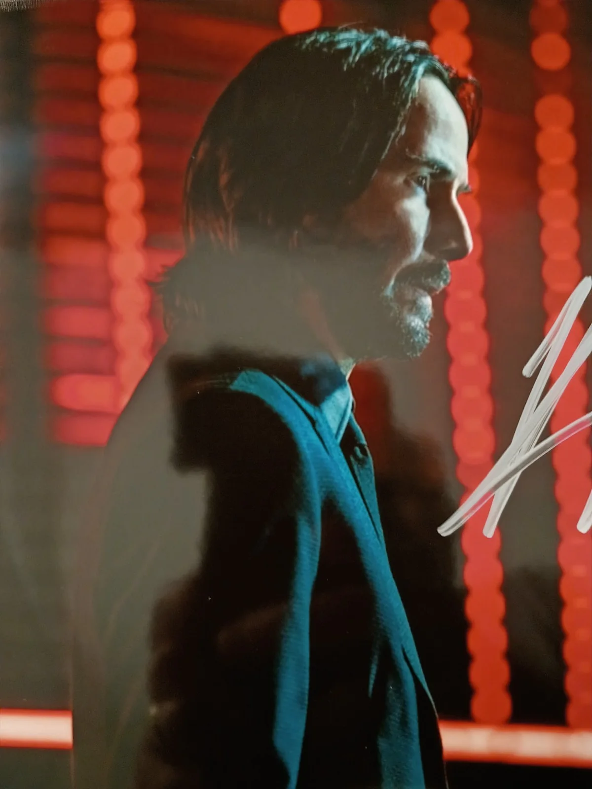 Keanu Reeves — Keanu Reeves Matrix Signed 8x10 COA W/Matching Numbered Sticker, image 2