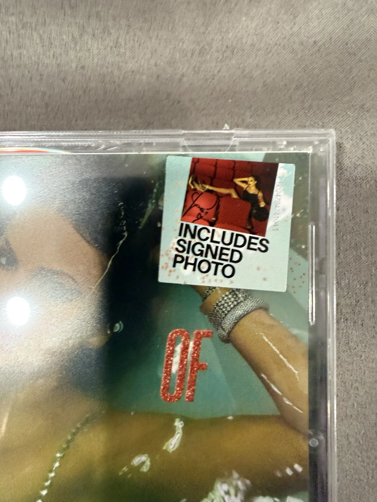Taylor Swift The Life of a Showgirl CD + Hand Signed Photo 1 - SEALED!, изображение 2