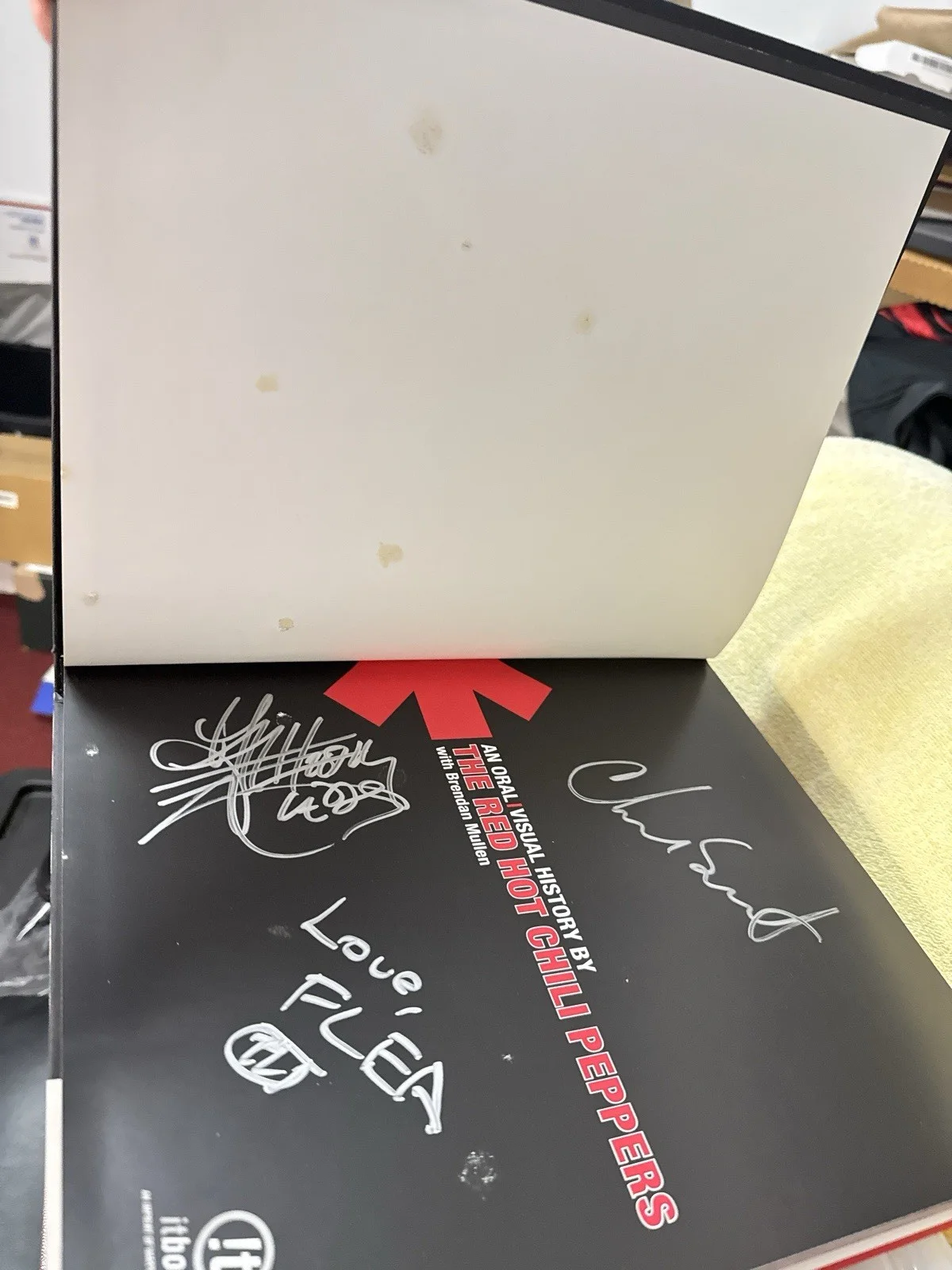 Red Hot Chili Peppers Autograph Book, image 2