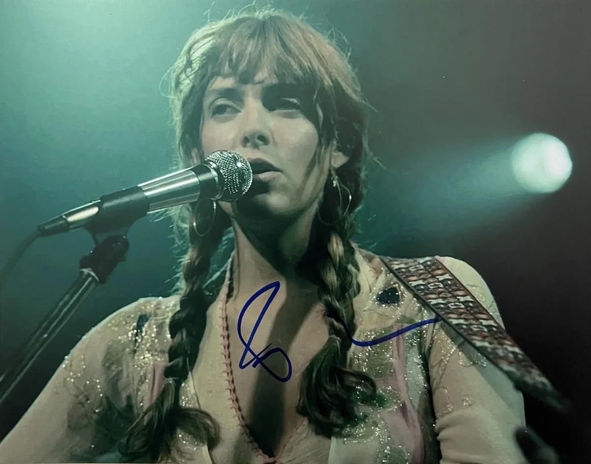 Riley Keough — RILEY KEOUGH SIGNED 8x10 PHOTO DAISY JONES & THE SIX TV SHOW AUTOGRAPH COA