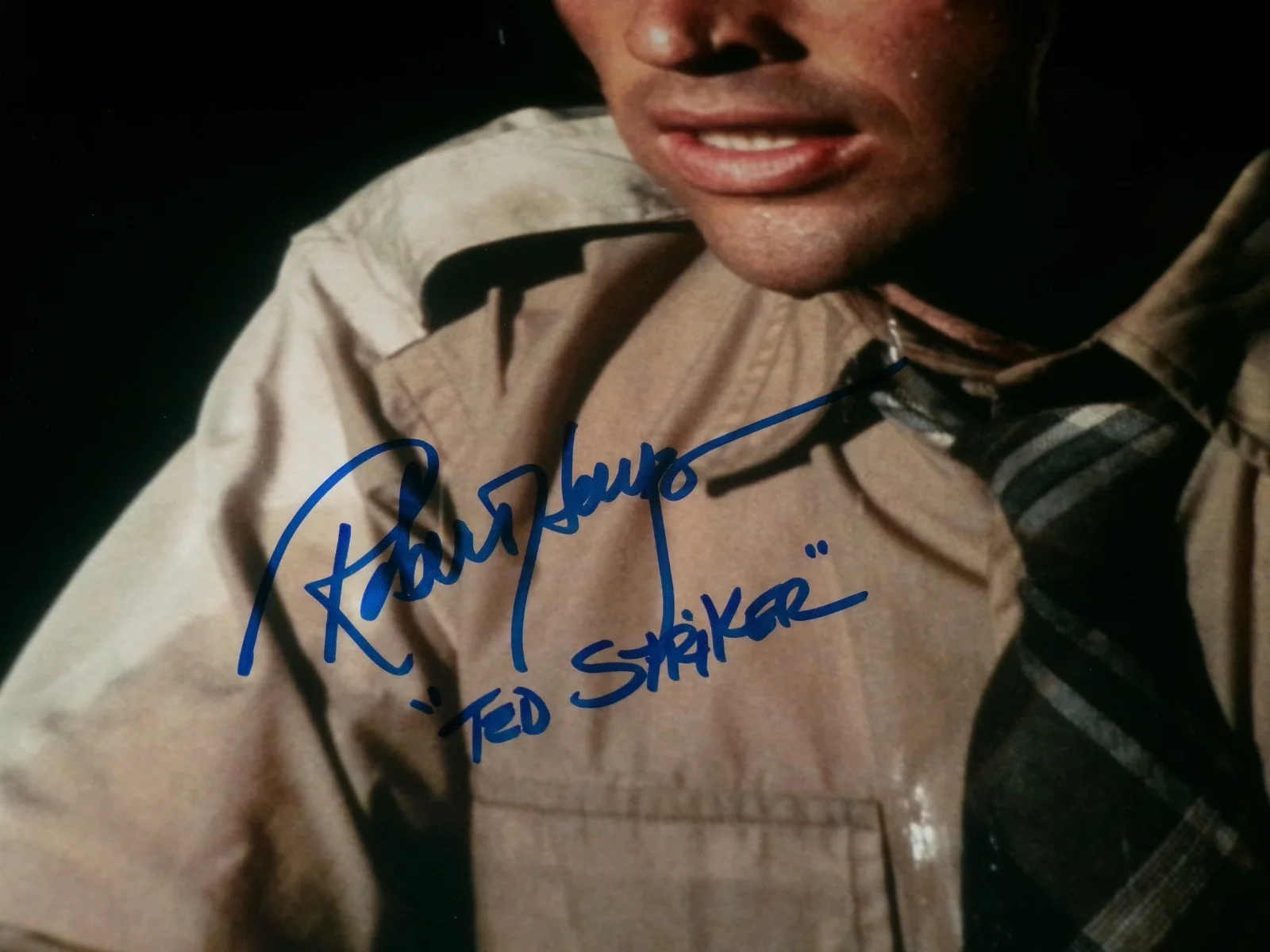 Robert Hays — Airplane Robert Hays 11x14 Photo JSA CERT with Inscription, изображение 2