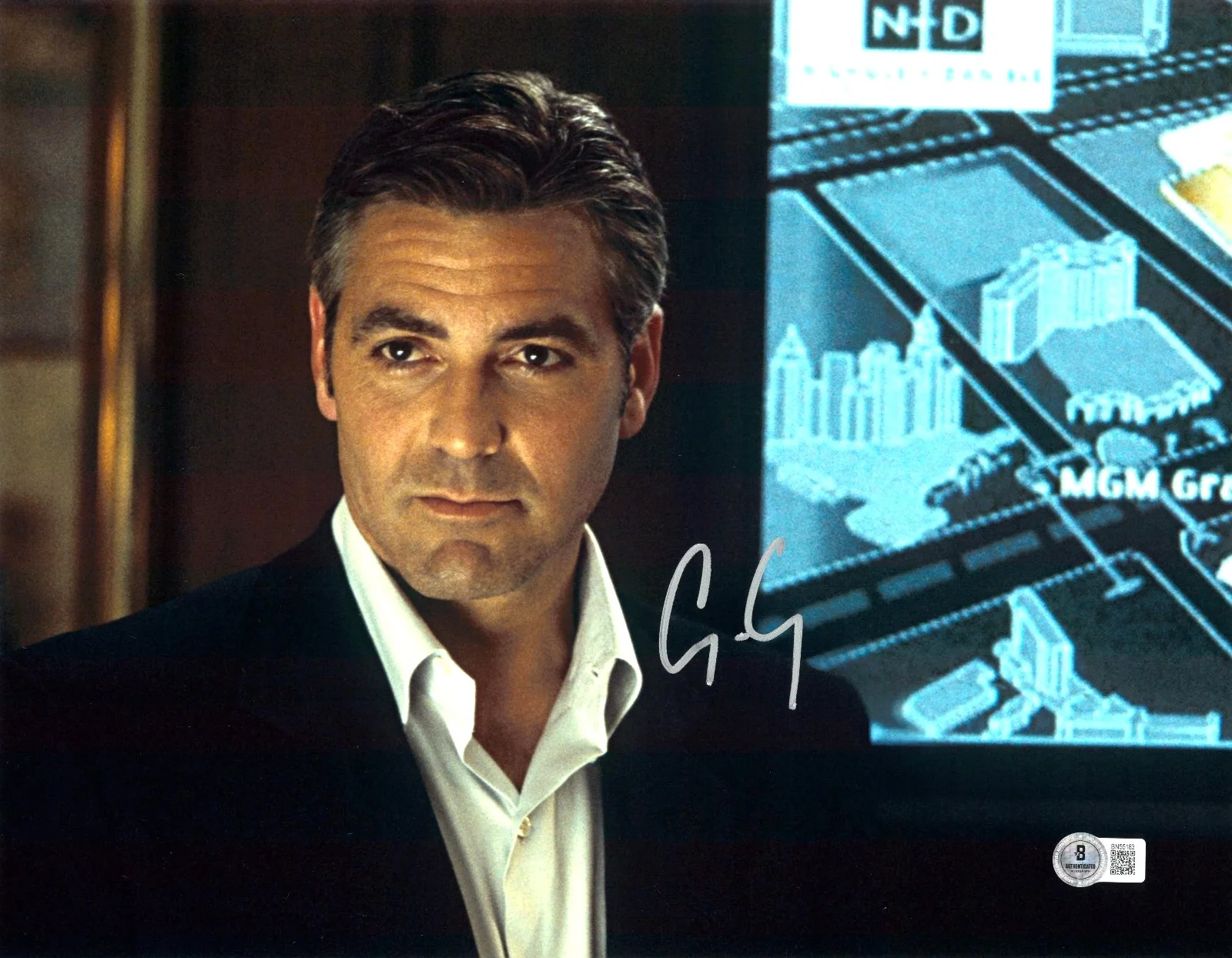 GEORGE CLOONEY — George Clooney Signed Autograph Ocean's Eleven 11x14 Photo Beckett BAS