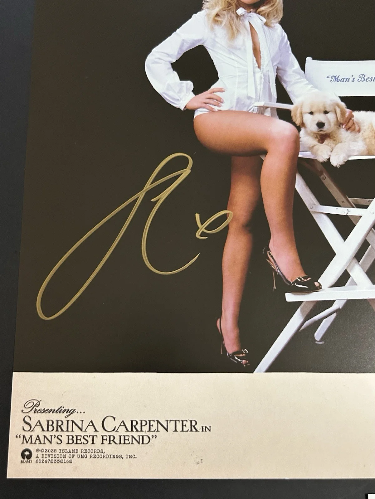 SABRINA CARPENTER "Man's Best Friend" AUTOGRAPHED/SIGNED VINYL INSERT *JSA COA*, image 2
