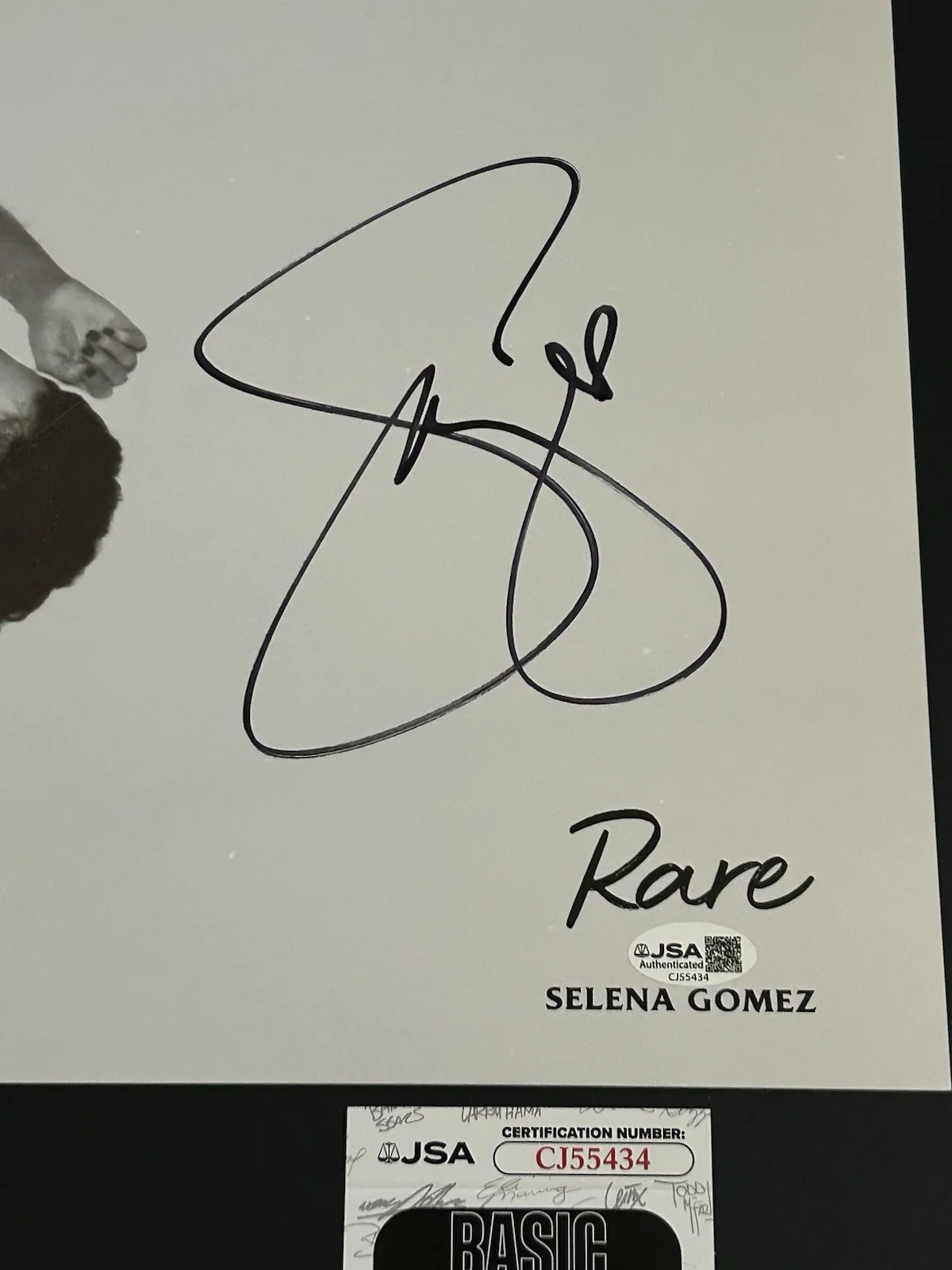 SELENA GOMEZ "RARE" AUTOGRAPHED/SIGNED 12x12 VINYL INSERT *JSA COA*, image 2
