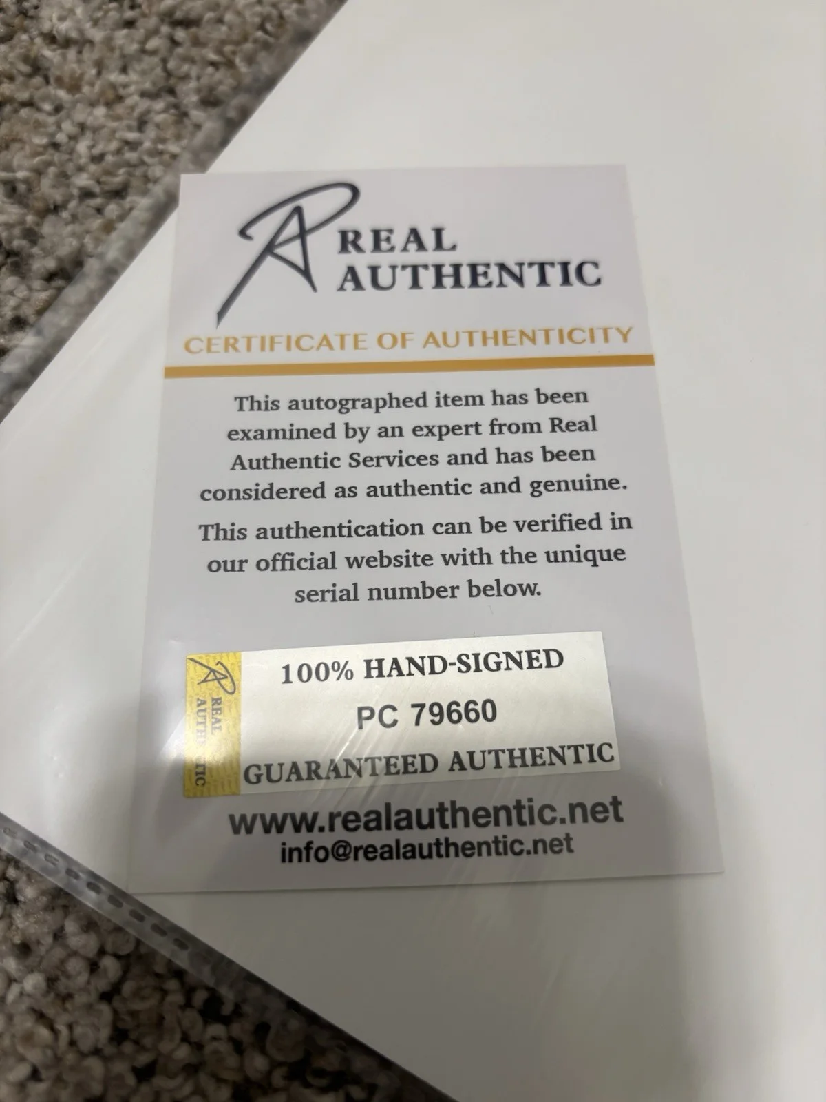 Olivia Rodrigo Hand Signed Autograph Photo Authentic 11.5 X 8.5 COA, изображение 2