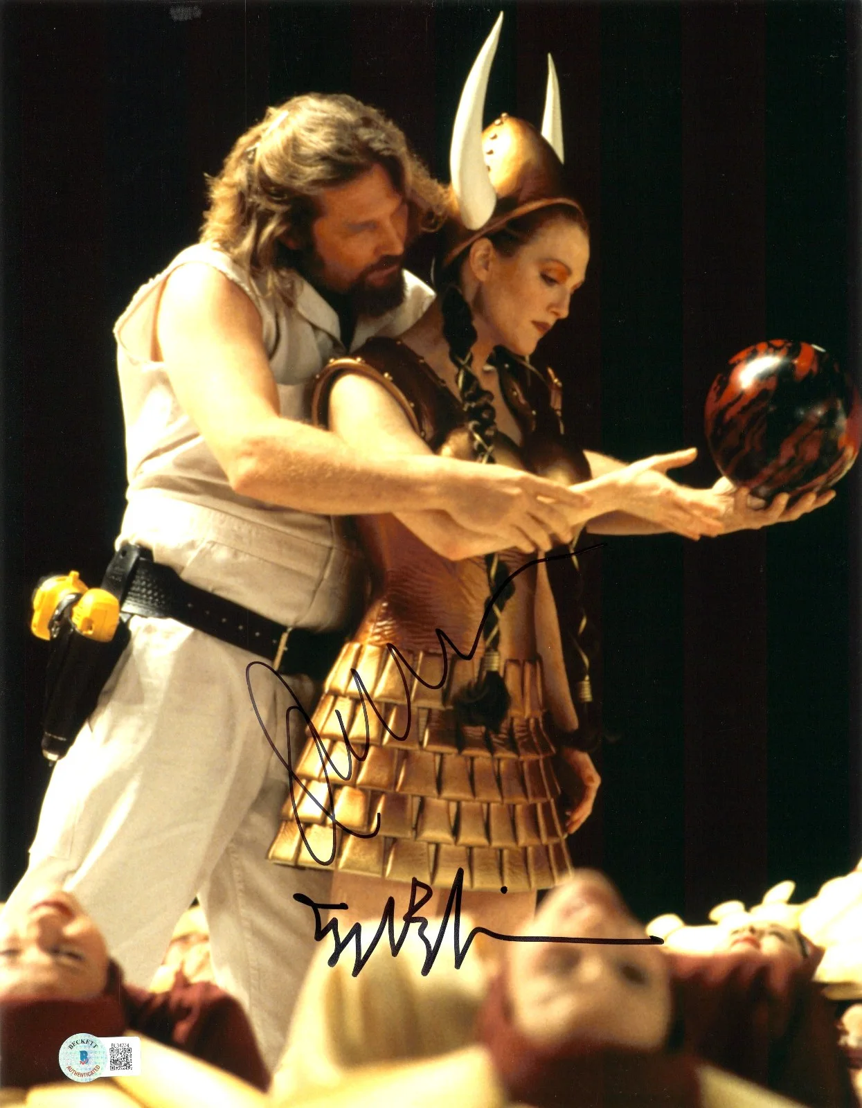 JEFF BRIDGES & JULIANNE MOORE — Jeff Bridges Julianne Moore Signed Auto The Big Lebowski 11x14 Photo Beckett BAS