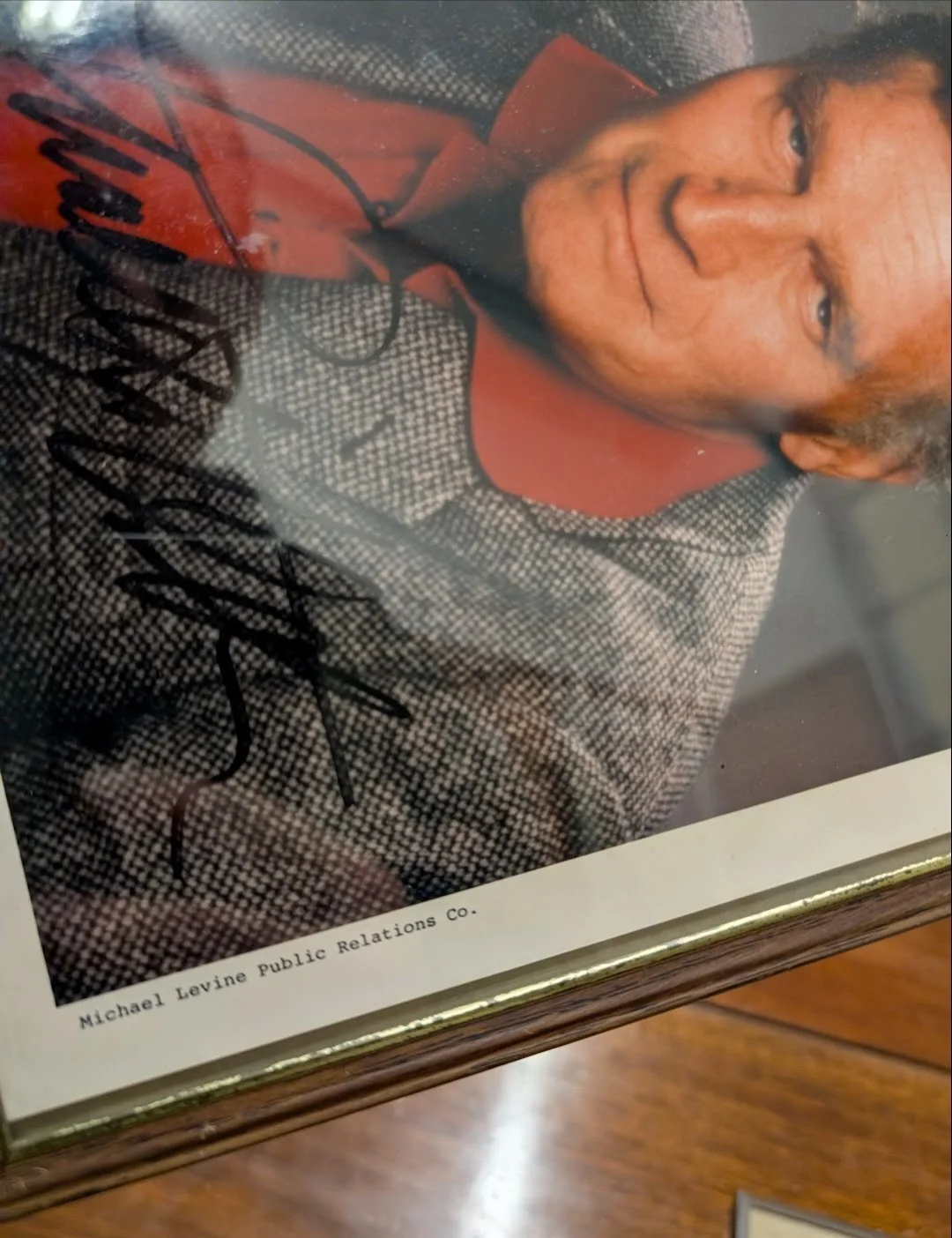 charlton heston — Charlton Heston Framed Signed 8"x10" Photo, image 3