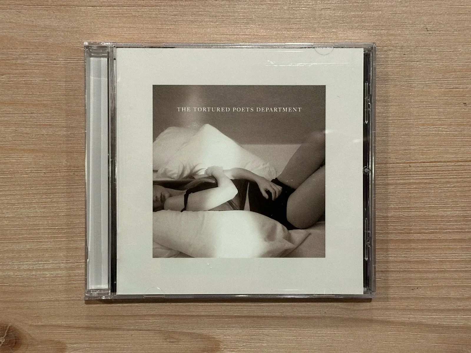 The Tortured Poets Department TTPD Taylor Swift SIGNED HEART CD (Random), изображение 2