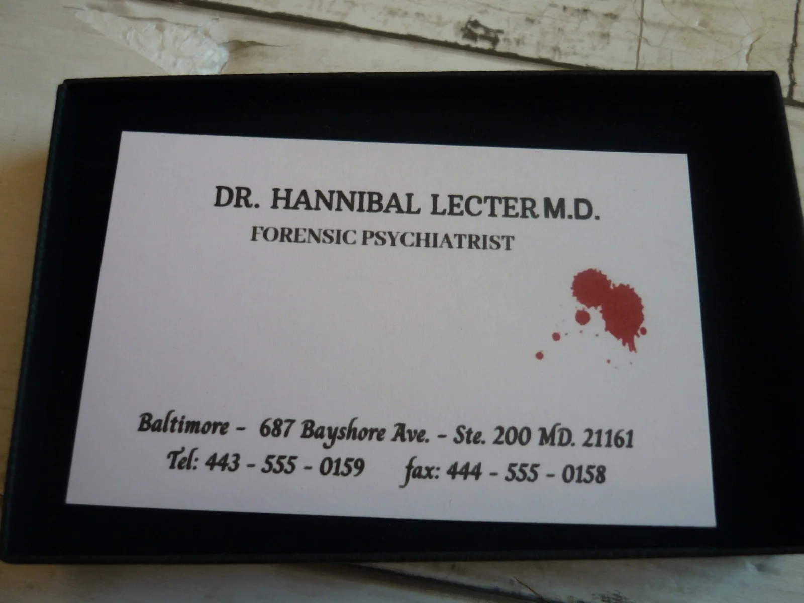 Movie replica prop boxed business card hannibal lecter psychiatrist blood stain, изображение 4