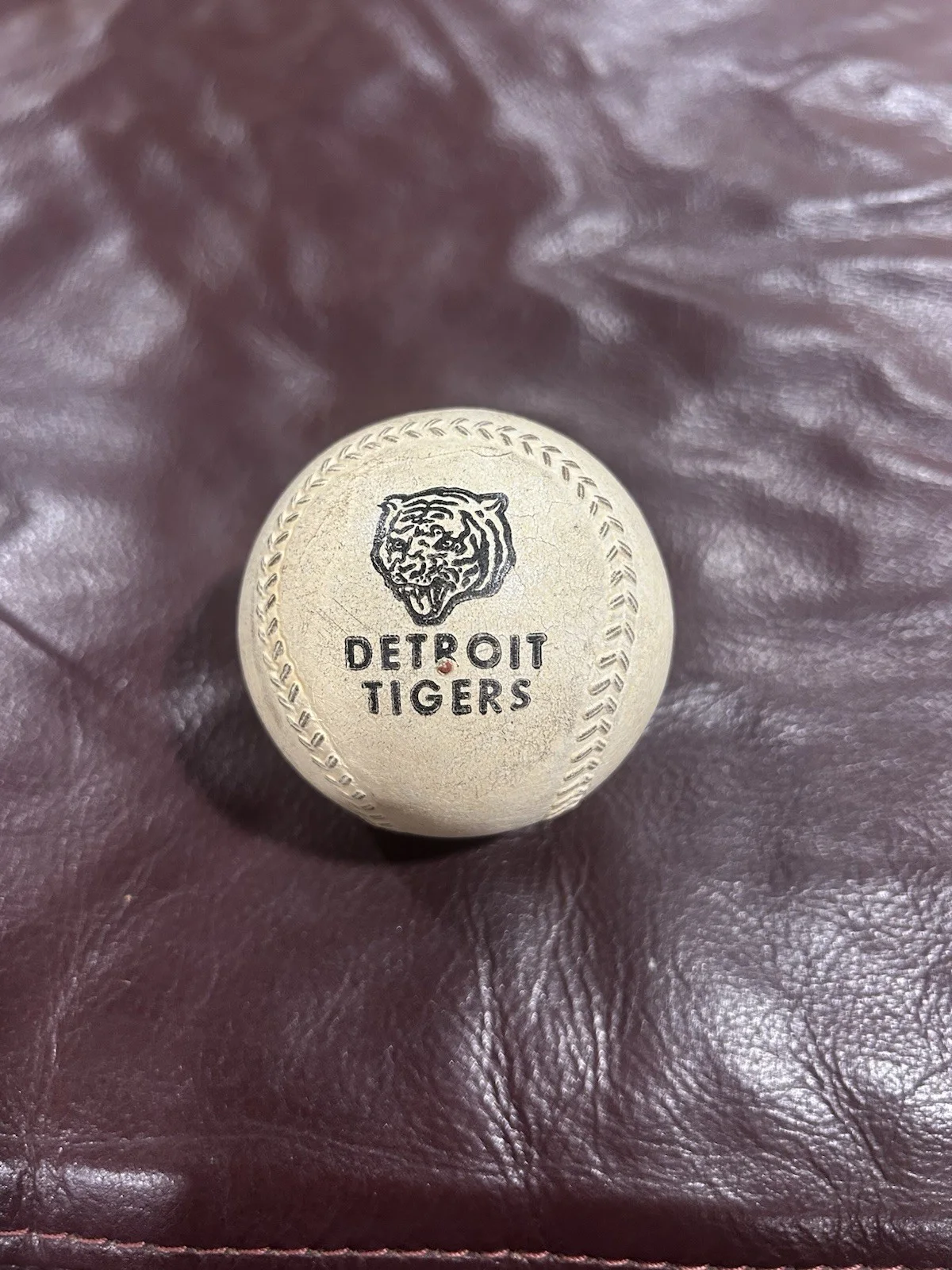Jean Loach — Rare Jean Loach signed Rubber Detroit Tigers Baseball Actress Model Singer 1960s, изображение 3