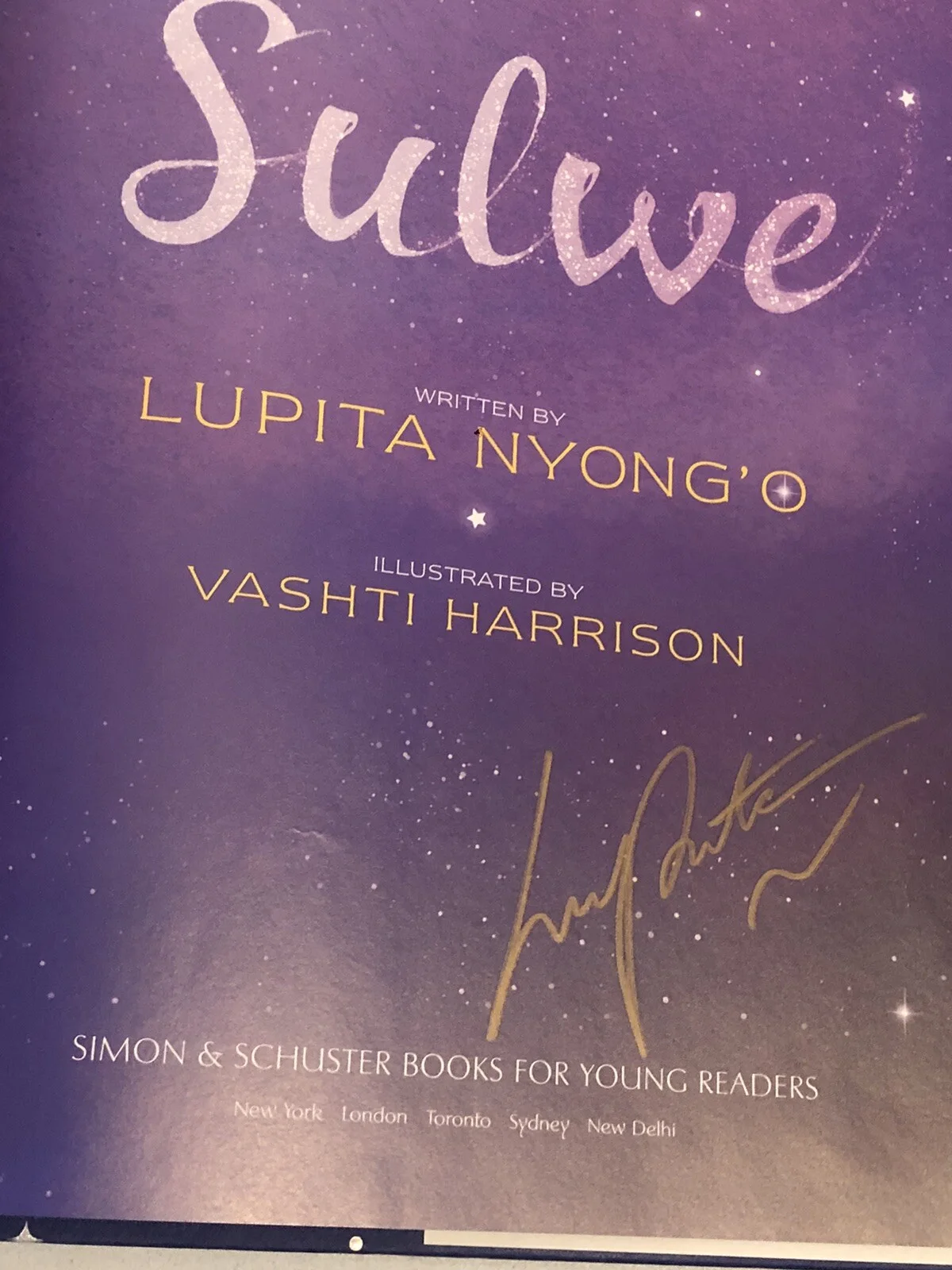 Lupita Nyong'o — Lupita Nyong'o SIGNED Sulwe hardcover children book autographed 1st Print Nyongo, изображение 3