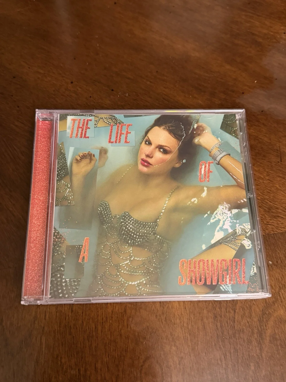 Taylor Swift The Life of a Showgirl CD + Hand Signed Photo 4 With Heart ❤️, изображение 2