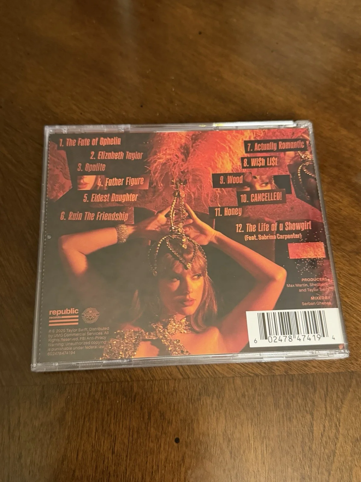 Taylor Swift The Life of a Showgirl CD + Hand Signed Photo 4 With Heart ❤️, изображение 3