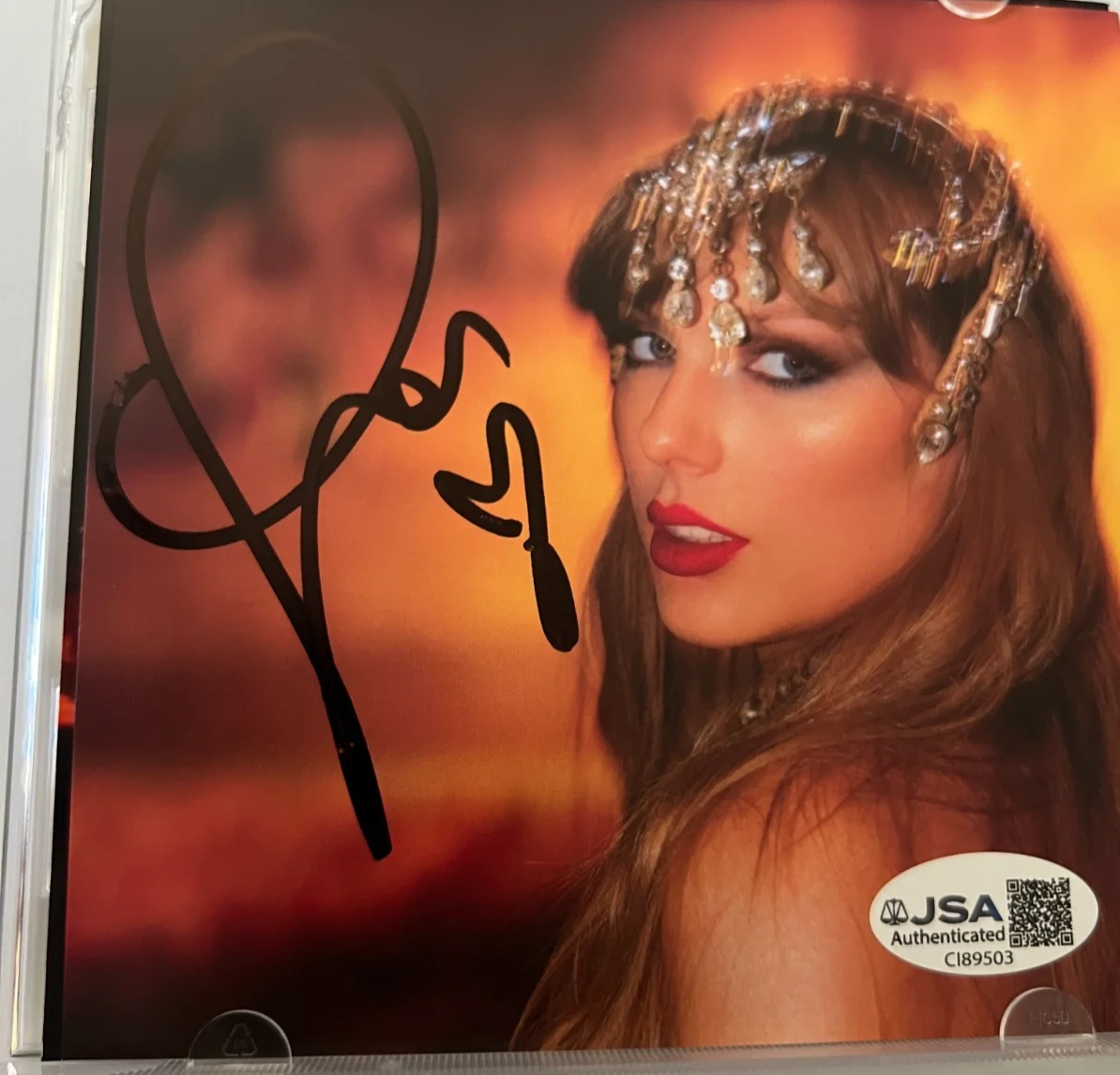 Taylor Swift - The Life of a Showgirl CD + Hand Signed cover JSA cert, изображение 3
