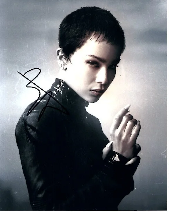 Zoe Kravitz — Zoe Kravitz signed 8x10 The Batman Selina Kyle Catwoman photo COA
