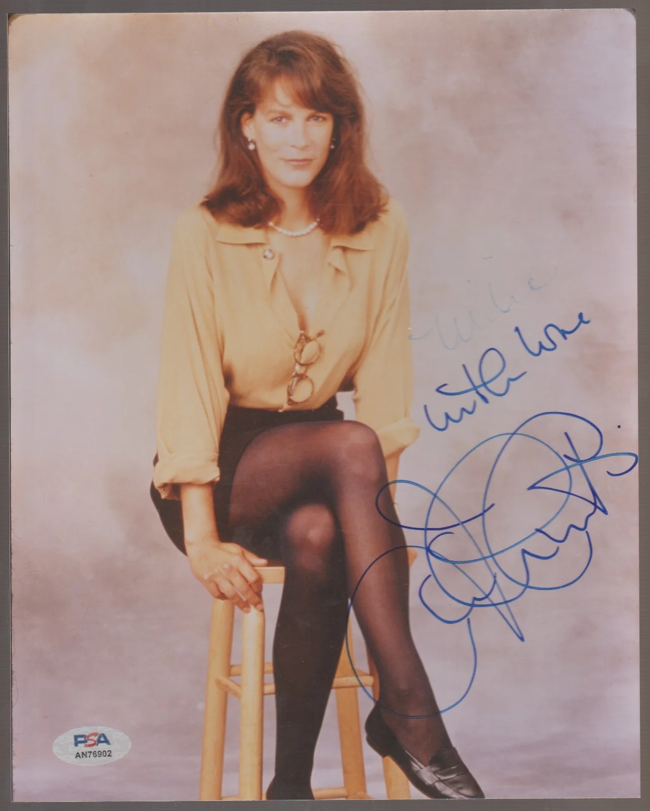 Jamie Lee Curtis — JAMIE LEE CURTIS Signed 8 x 10 SEXY Photo Autograph PSA/DNA Certified AUTO