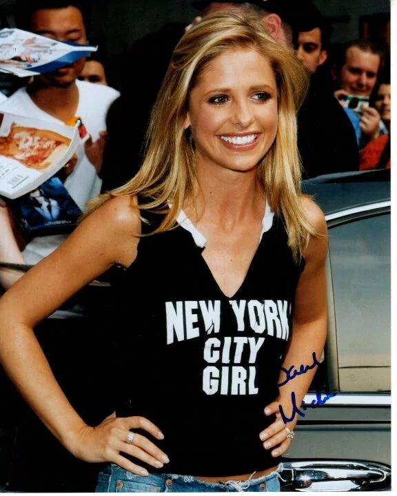Sarah Michelle Geller — Sarah Michelle Geller signed autographed 8x10 Arthur photograph COA