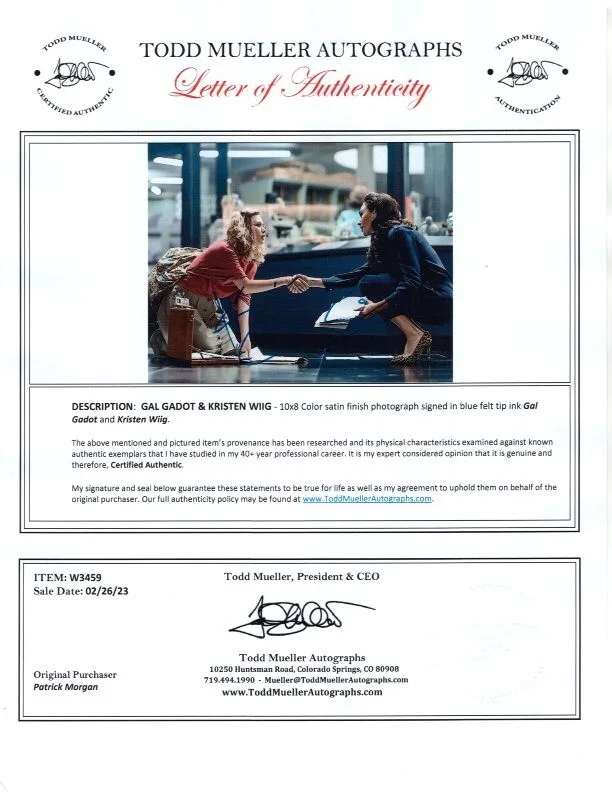 Gal Gadot, Kristen Wiig — Gal Gadot and Kristen Wiig signed autographed 8x10 Wonder Woman photograph COA, изображение 2