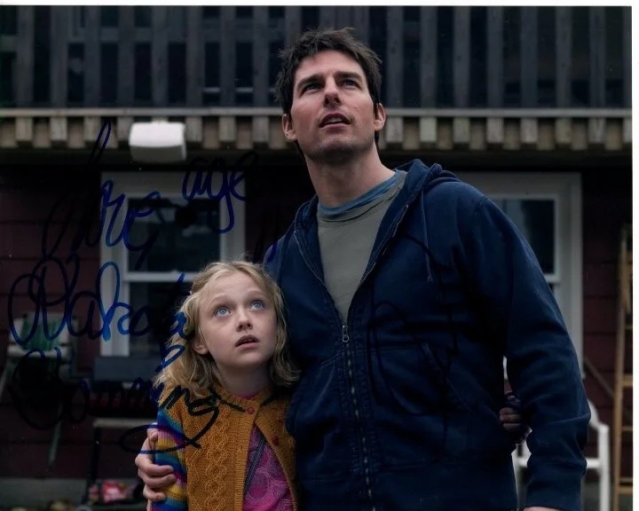 Tom Cruise and Dakota Fanning — Dakota Fanning & Tom Cruise signed 8x10 War of the Worlds photo COA