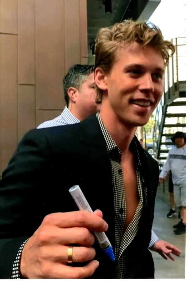Austin Butler — Austin Butler signed autographed 8x10 Elvis Presley photograph COA, изображение 2
