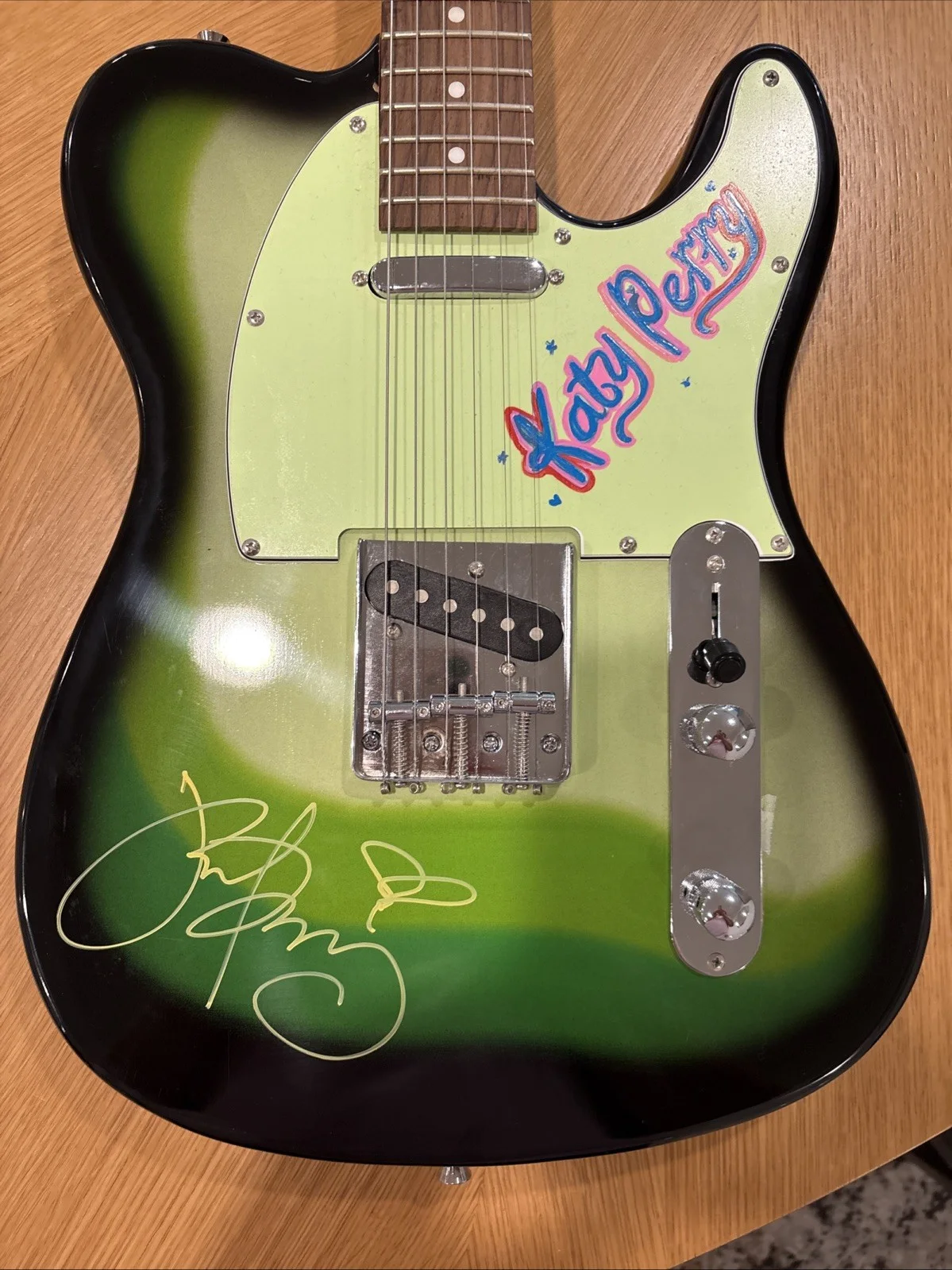 Katy Perry Autographed Electric Guitar 2013 COA Sticker No Certificate, image 2