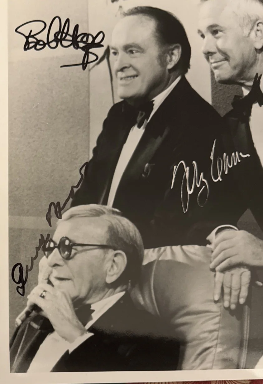 BOB HOPE, GEORGE BURNS, JOHNNY CARSON SIGNED 8x10” Photo SIGNED BY ALL., изображение 2