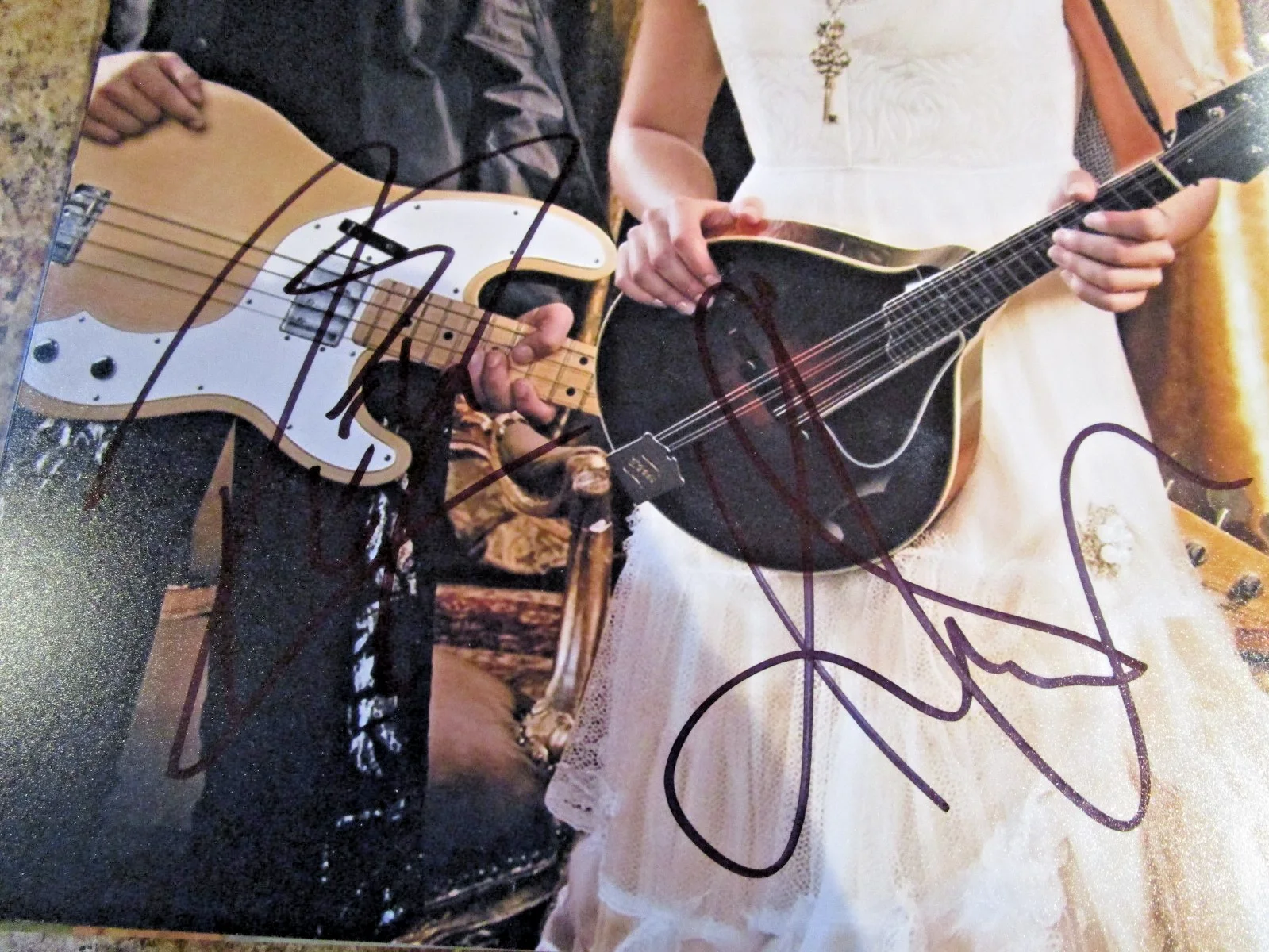 THE BAND PERRY SIGNED 8X10 PHOTO SIGNED BY Kimberly Perry Reid Perry Neil Perry, изображение 2