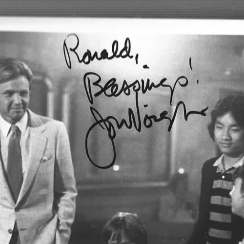 8 x10 hand signed photo John Voight, image 2
