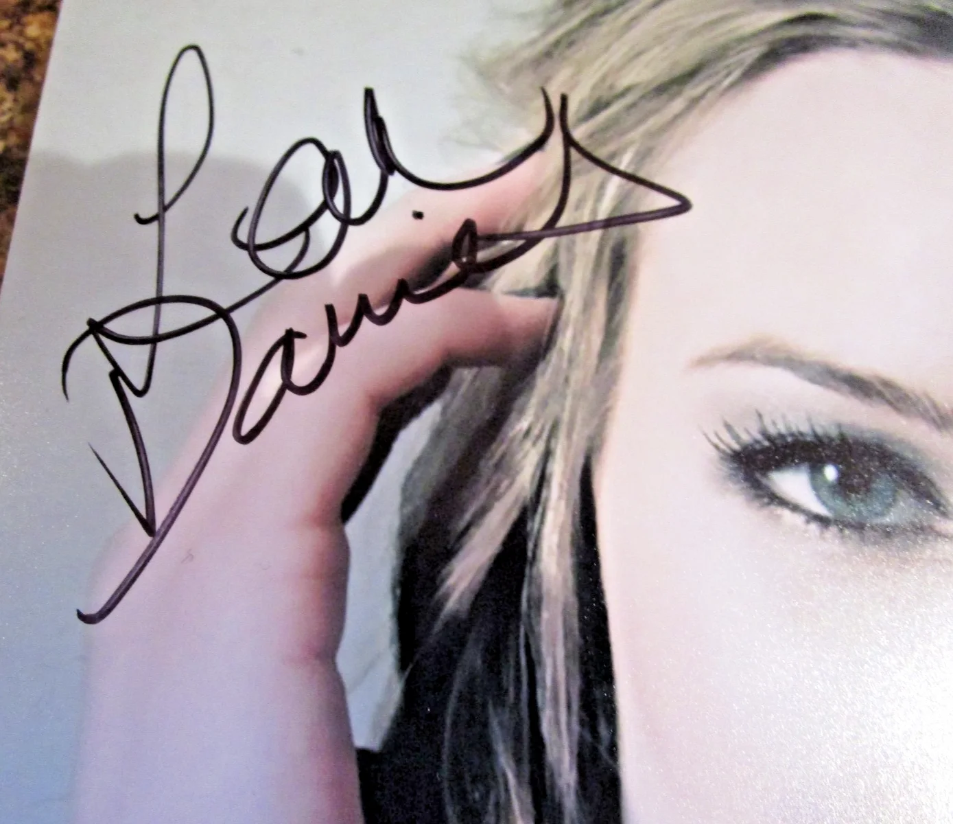 LEAH DANIELS SIGNED 8X10 PHOTO CANADIAN COUNTRY MUSIC STAR (A), изображение 2