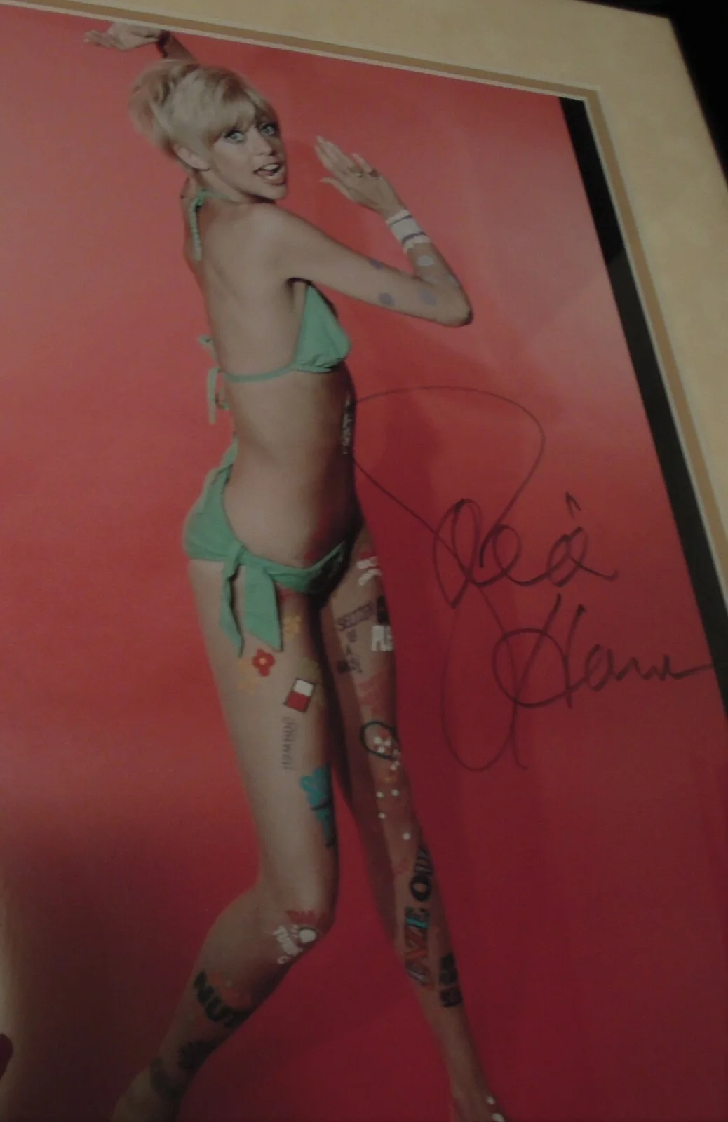Goldie Hawn — Goldie Hawn Framed Laugh In Signed JSA Large, image 2
