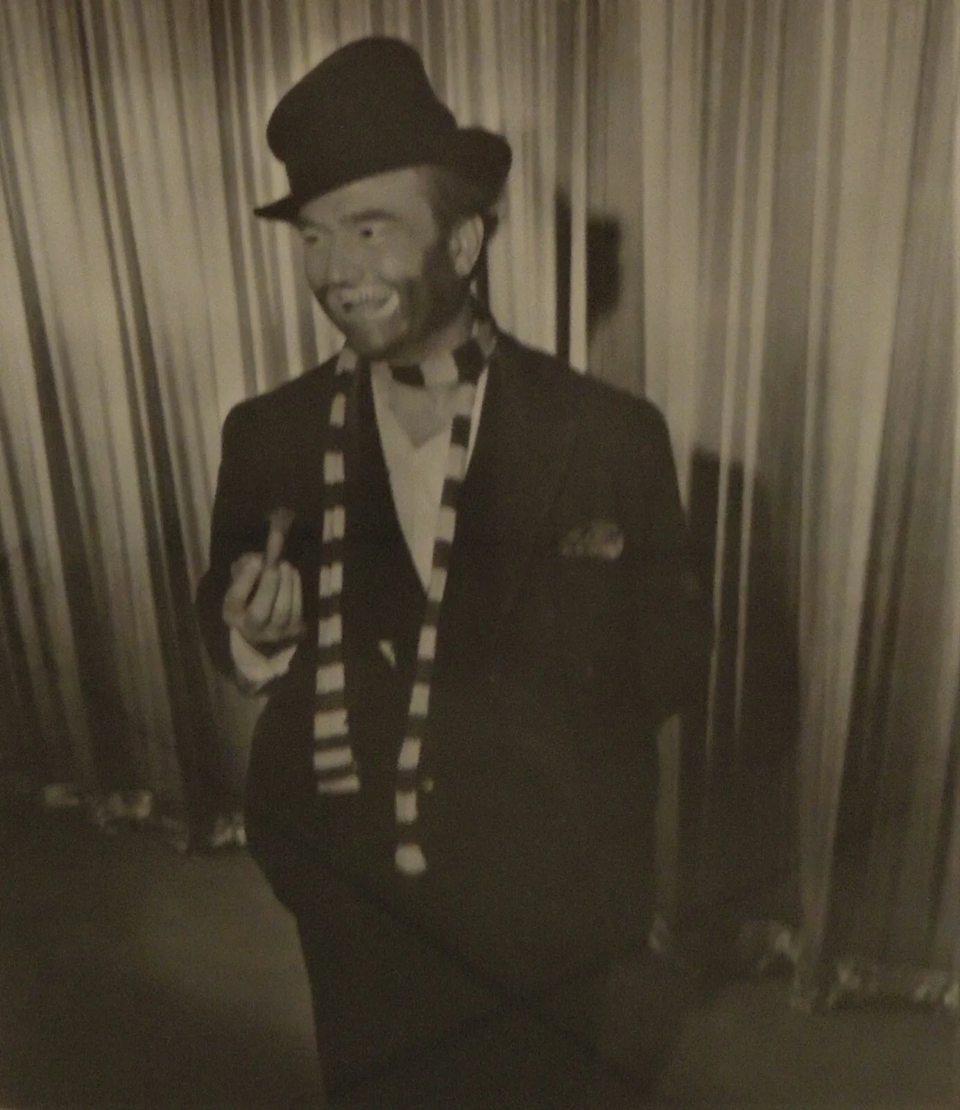 Red Skeleton — Red Skelton Photo W Plate Framed Signature JSA Memorabilia, image 3