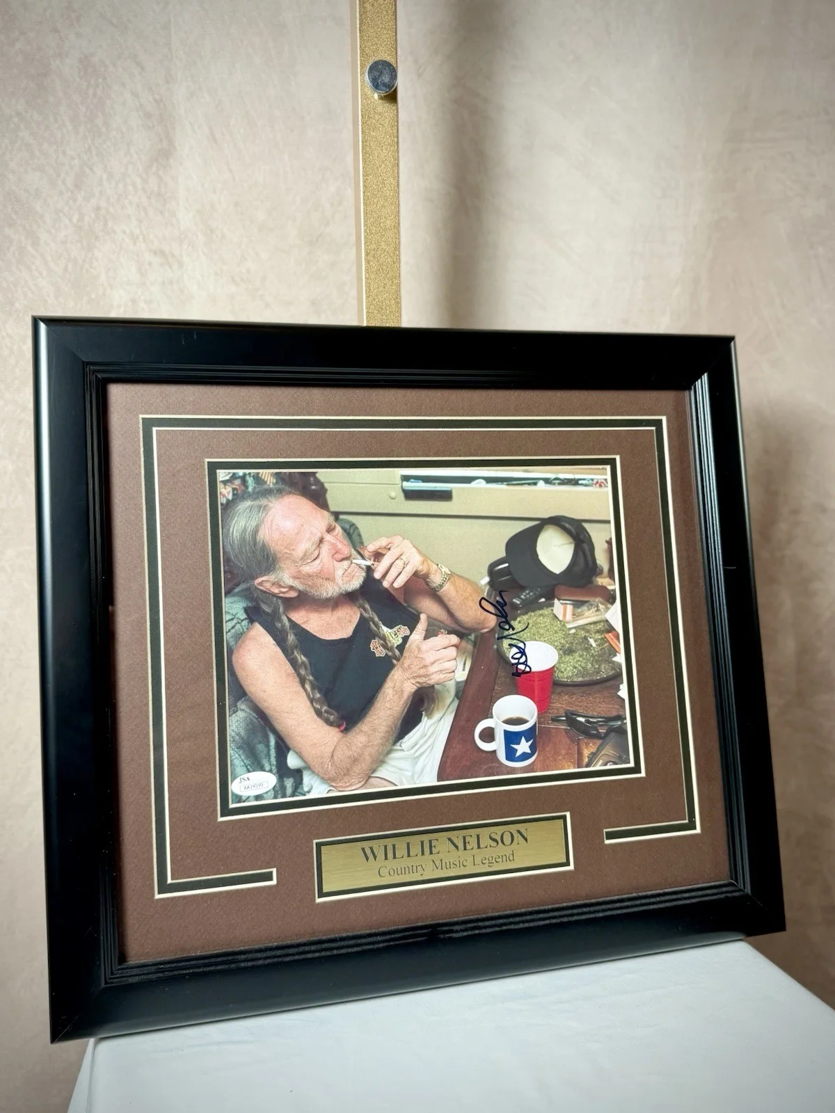 Willie Nelson 15.5” x 17.5” Framed Autograph Iconic “Lighting Up” Image with COA, image 2