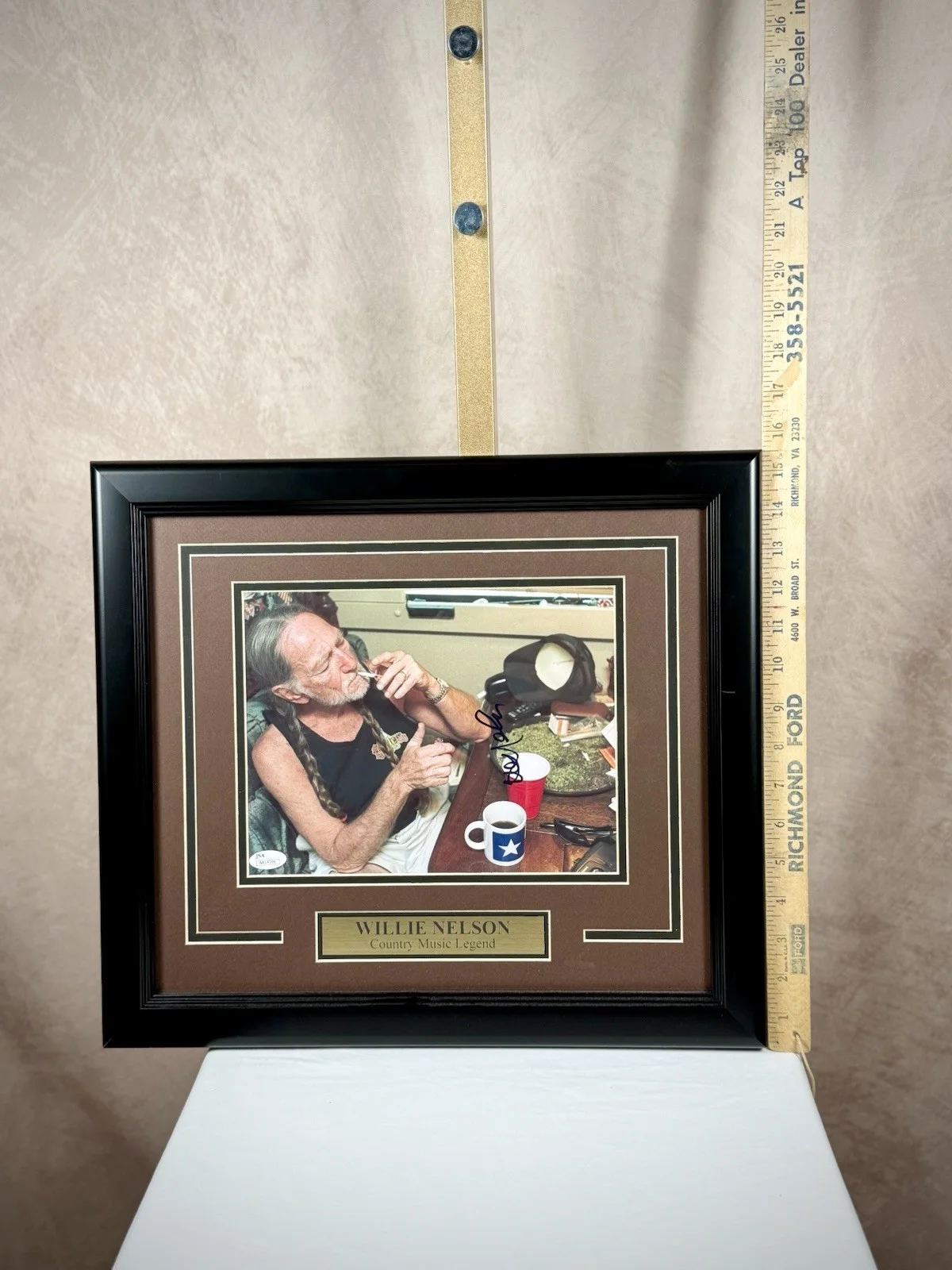 Willie Nelson 15.5” x 17.5” Framed Autograph Iconic “Lighting Up” Image with COA, image 5