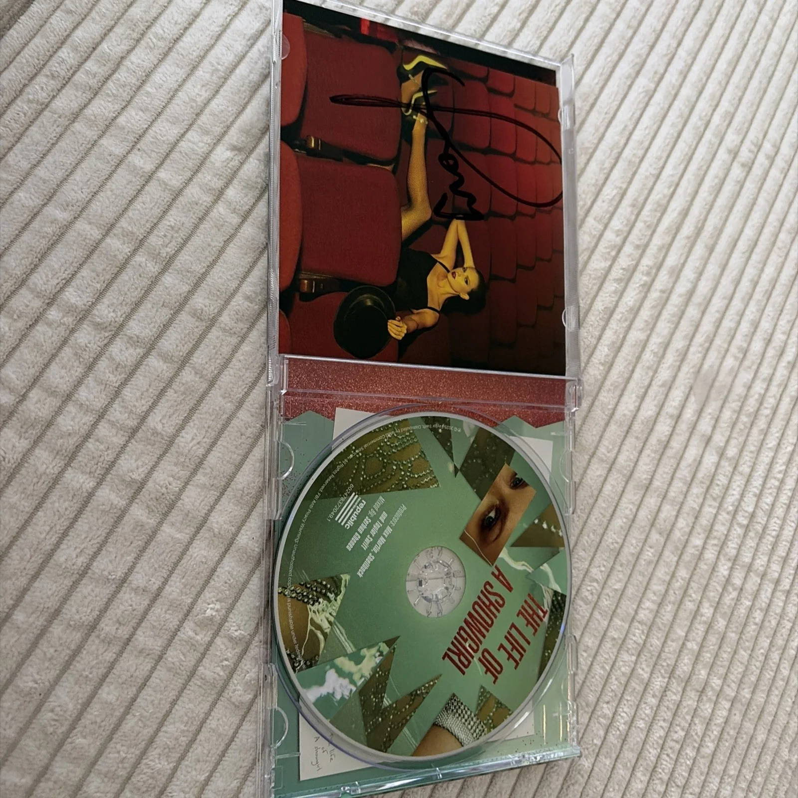 Taylor Swift - The Life of a Showgirl CD + Hand Signed Photo 4 Autographed CD!, изображение 2