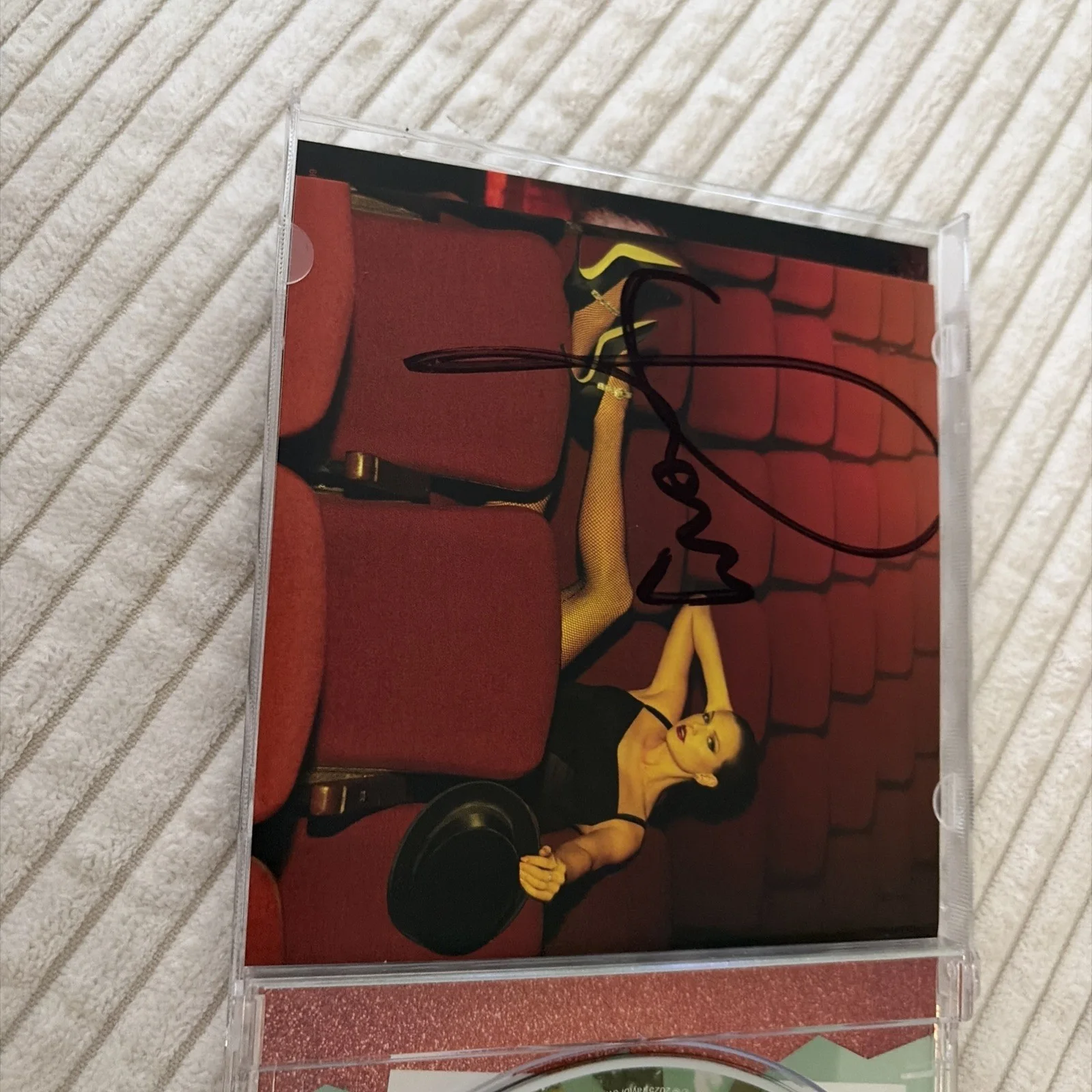 Taylor Swift - The Life of a Showgirl CD + Hand Signed Photo 4 Autographed CD!, изображение 3