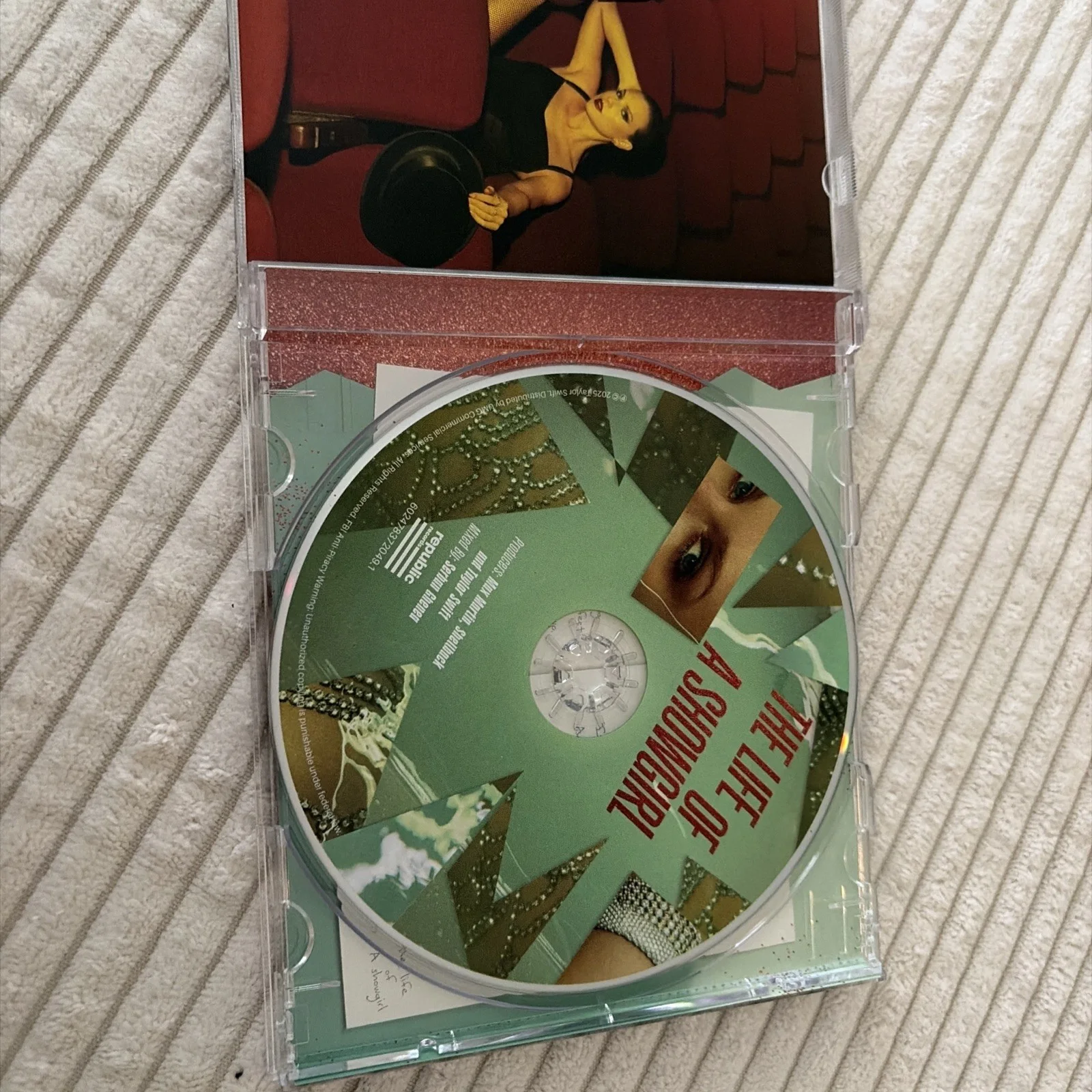Taylor Swift - The Life of a Showgirl CD + Hand Signed Photo 4 Autographed CD!, изображение 4
