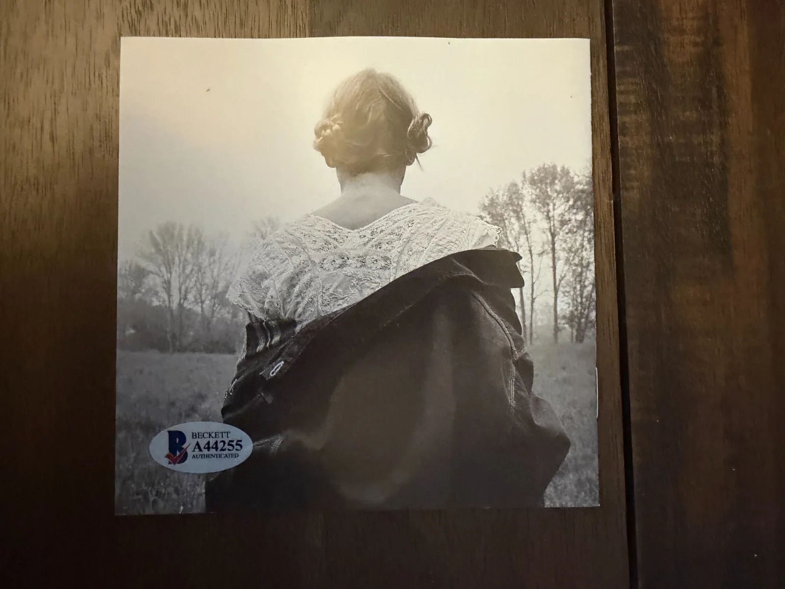 TAYLOR SWIFT SIGNED "FOLKLORE" FRAMED CD BECKETT AUTOGRAPH C, image 3