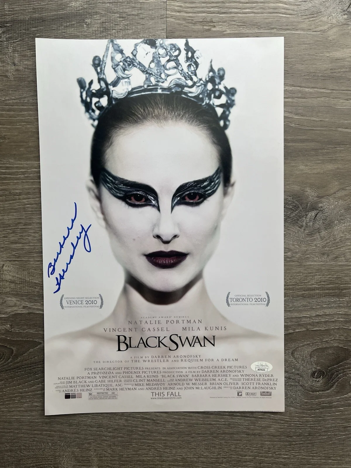 Barbara Hershey — Barbara Hershey Signed Black Swan 11x17 Photo JSA COA, изображение 2