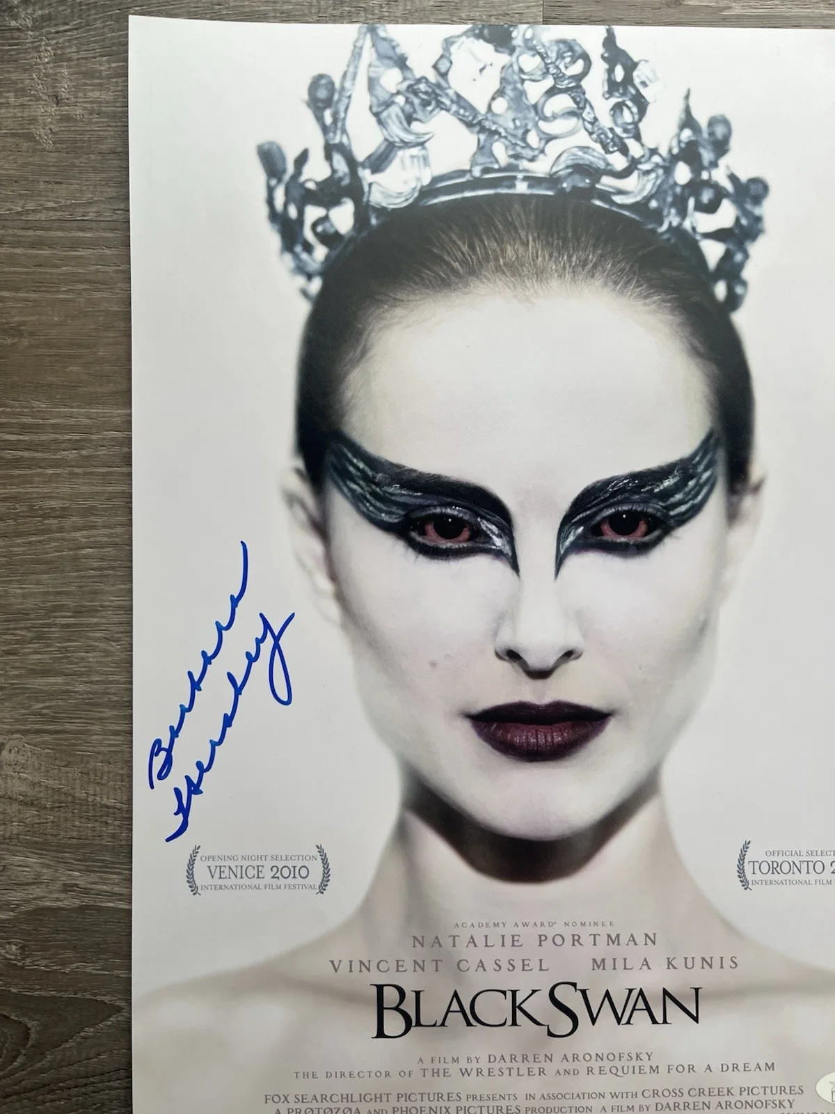 Barbara Hershey — Barbara Hershey Signed Black Swan 11x17 Photo JSA COA, изображение 3