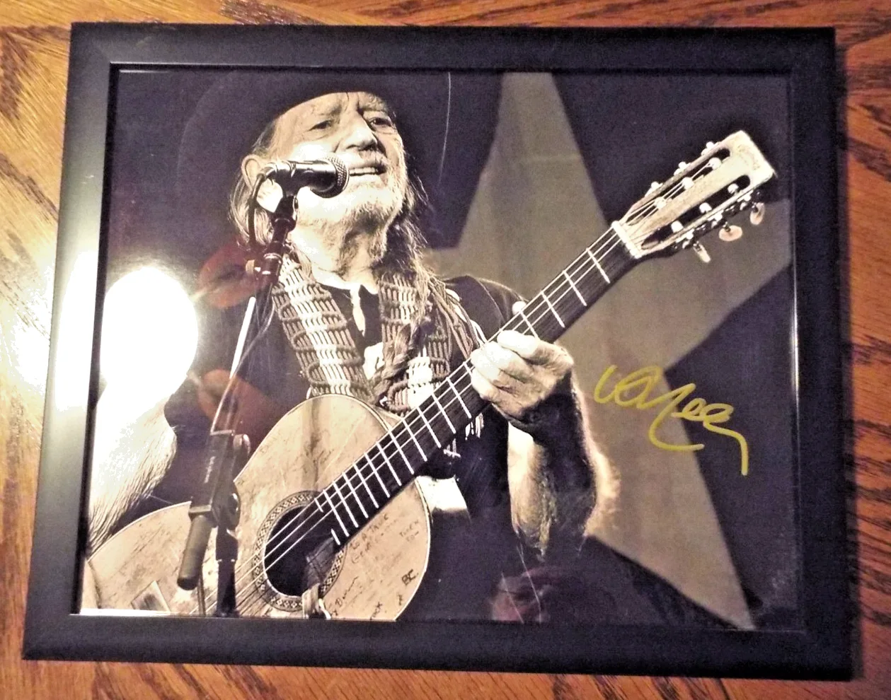 Willie Nelson Hand Signed Photo 8x10 in 11x9 Frame. Signed & Framed for display, image 4