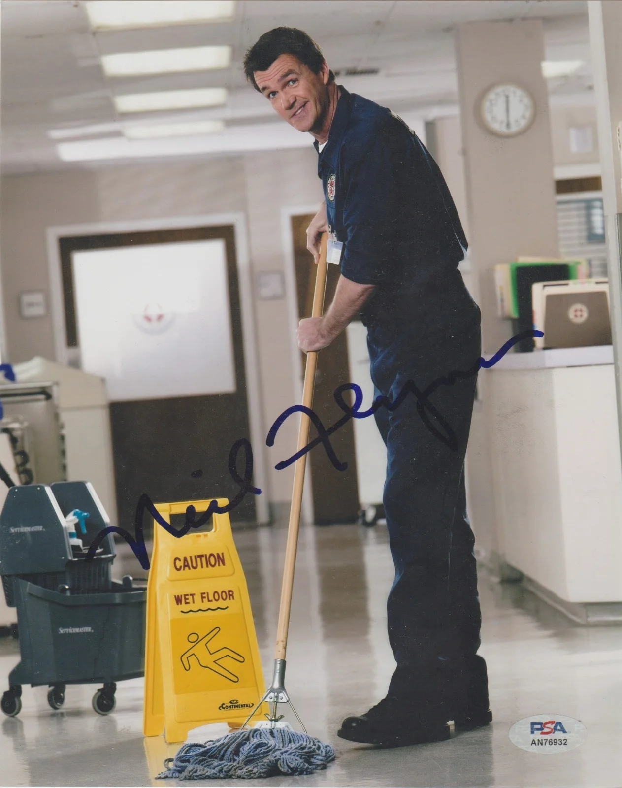Neil Flynn — NEIL FLYNN Signed 8 x 10 Photo AUTOGRAPH PSA/DNA Certified AUTO The Middle