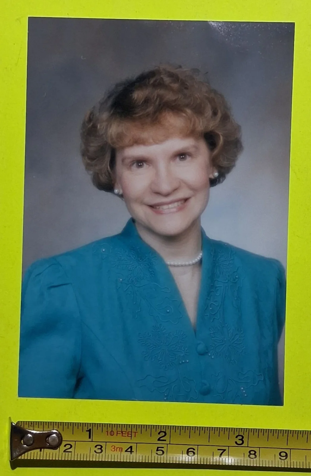 Beverly Lewis — Beverly Lewis Autographed 5 x 3 1/2 Photo