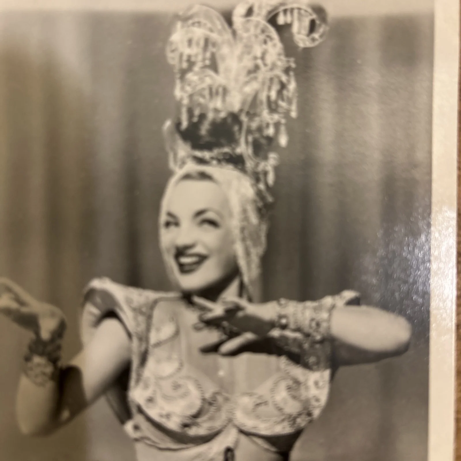 SAMBA SINGER & FILM STAR Carmen Miranda autograph, printed signed vintage photo, изображение 3