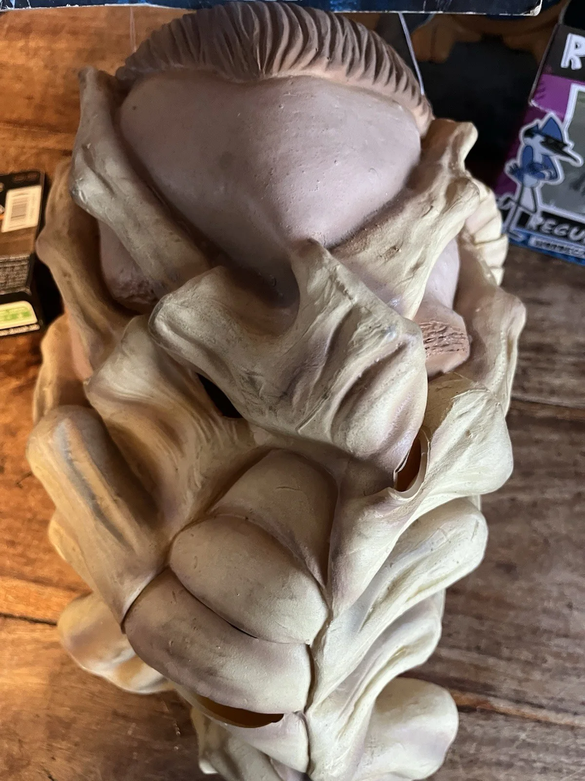 alien vs predator 2004 Face Hugger Full Head Mask On Card Mint, image 2