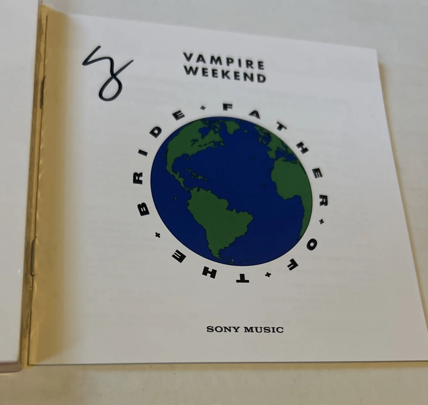 Autographed VAMPIRE WEEKEND FATHER OF THE BRIDE EZRA KOENIG SIGNED CD Autograph, изображение 2