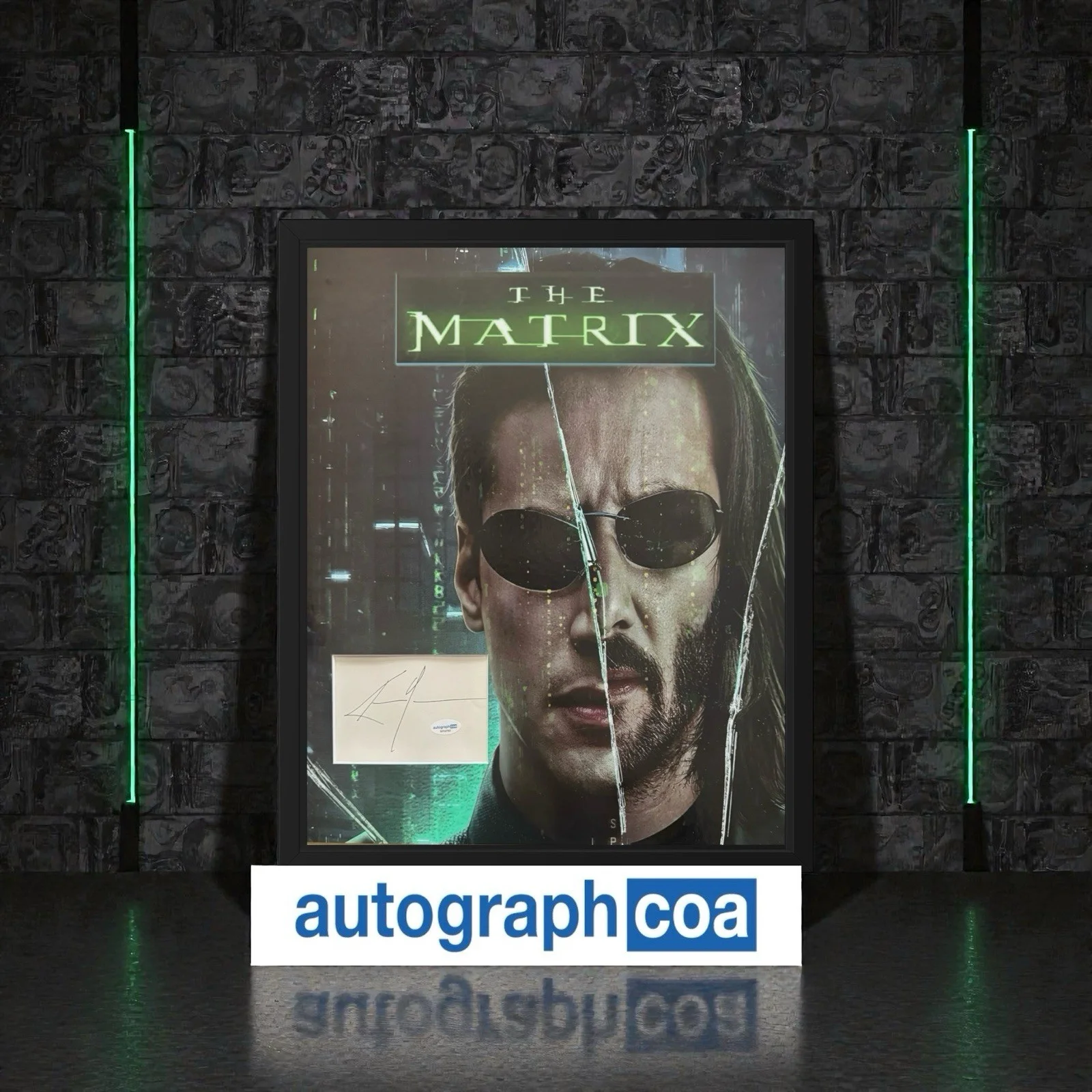 Keanu Reeves — Keanu Reeves Cut Signature “The Matrix” 16x20 Framed – ACOA