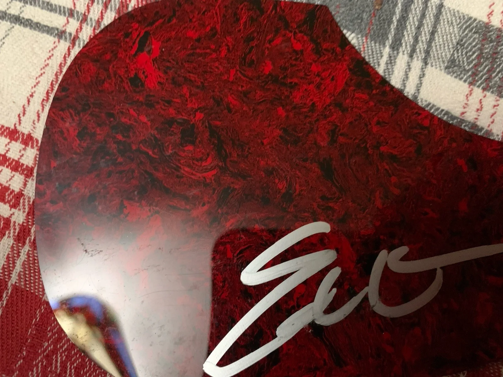 Eric Church Signed Acoustic Guitar Pick Guard BECKETT COA, изображение 2